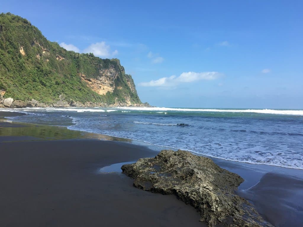 This outcropping makes for challenging cross-currents