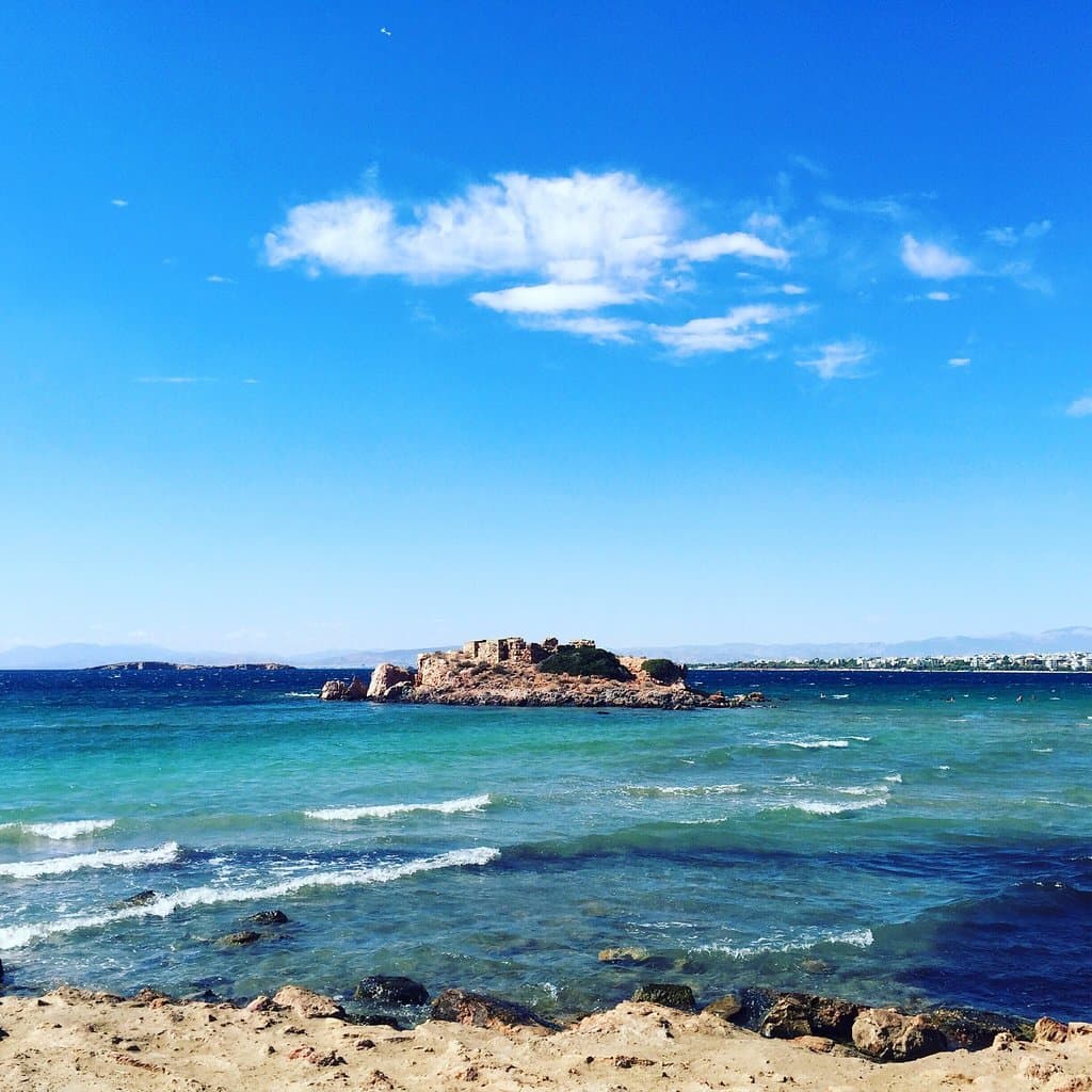 Mikro Kavouri Coves