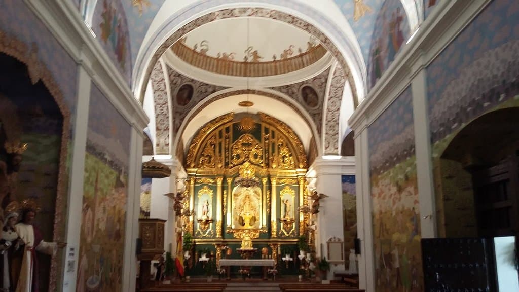Het interieur van de kerk