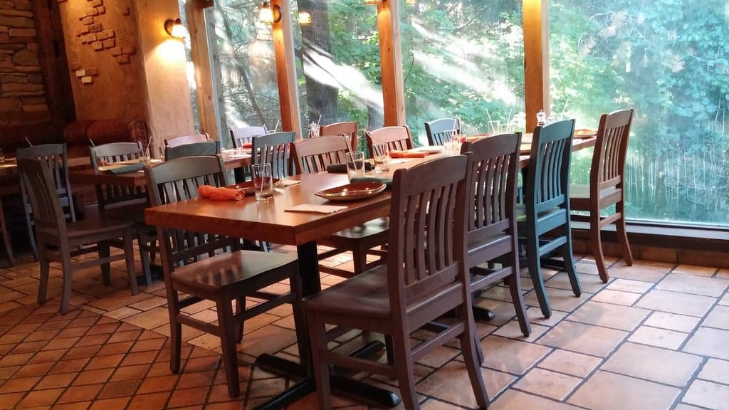 Gilaneh Restaurant - dining area.