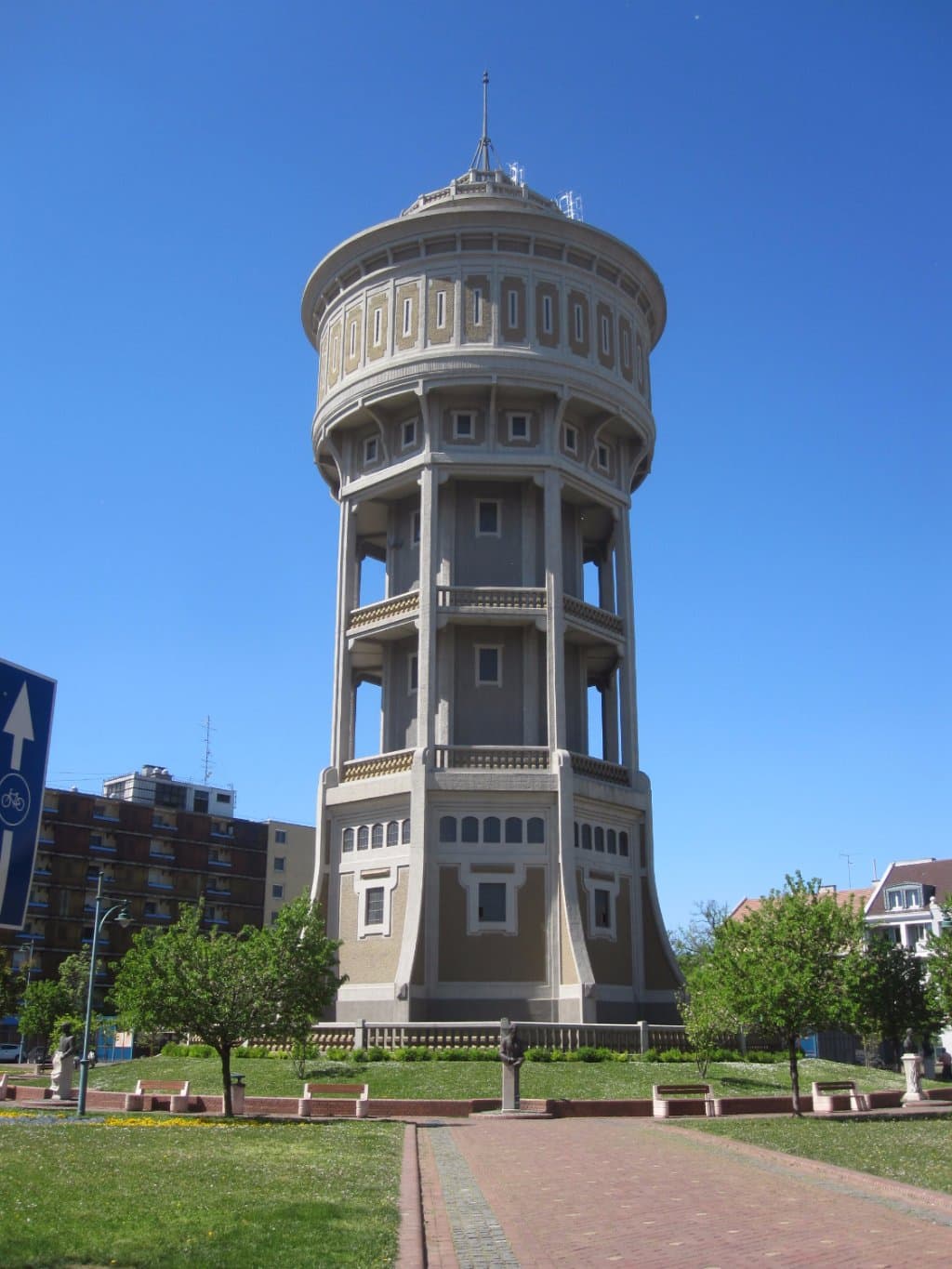 Water Tower in the middle of St. Stephen's Square (Szent Istvan Ter)