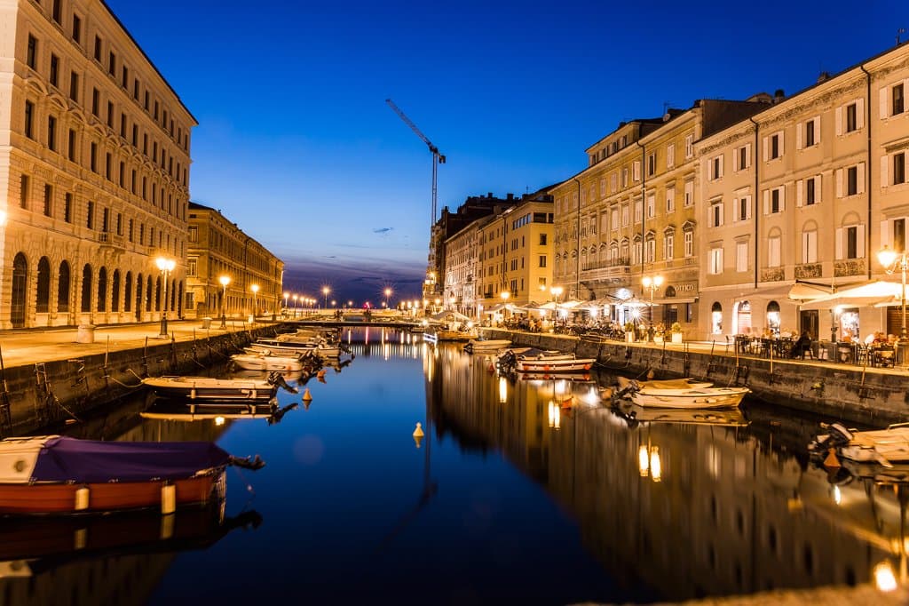 una vista del canale