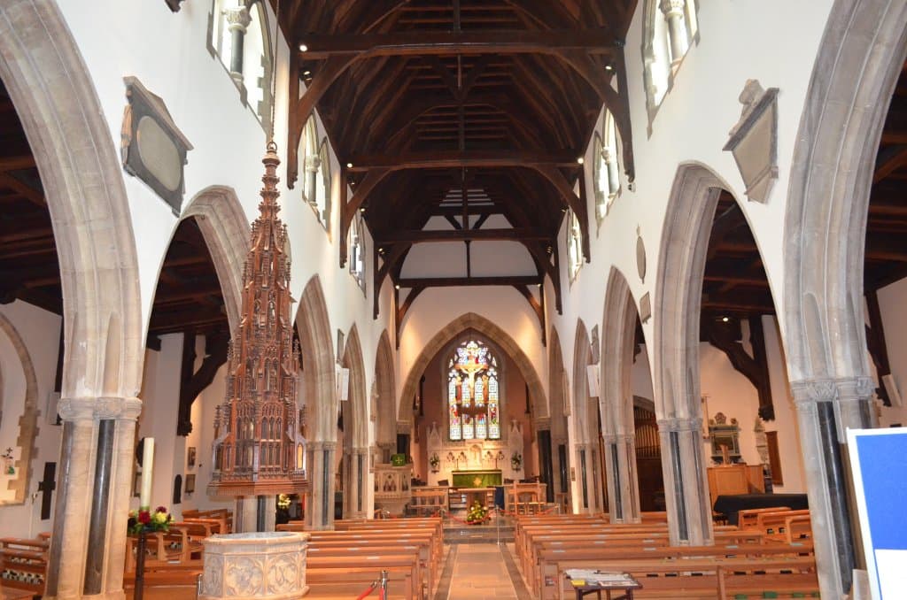 Notez le charpente en forme de coque de bateau très utilisé par les Normans de Guillaume le conq