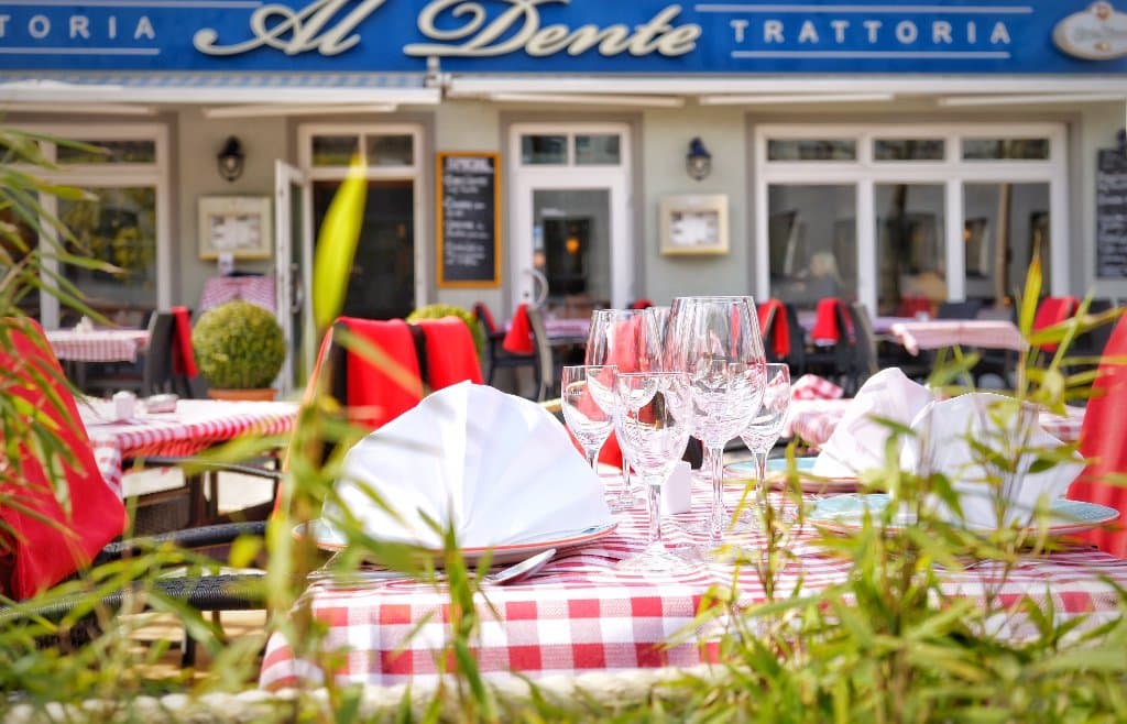 Aussenansicht mit neuer Terasse