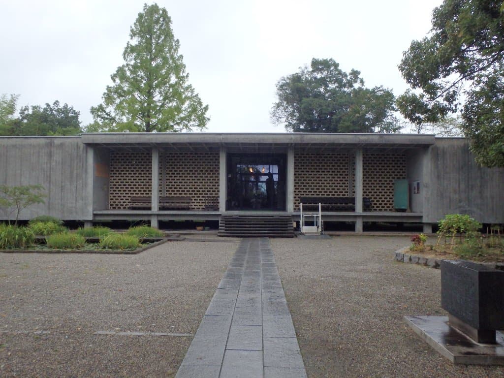 記念館を正面から撮影