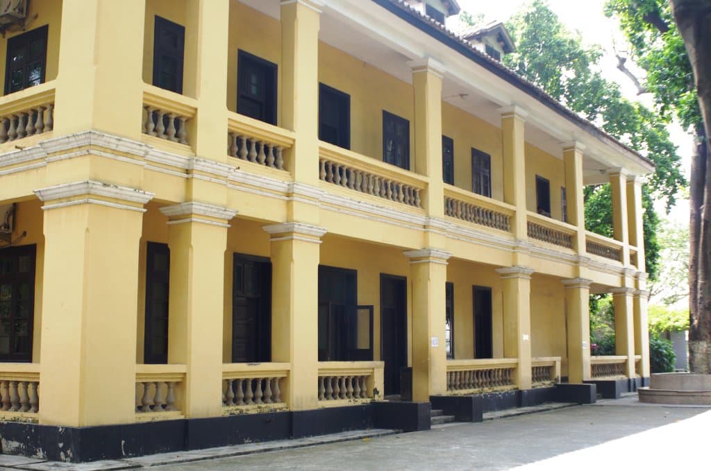 The Old Cutoms House next to the academy