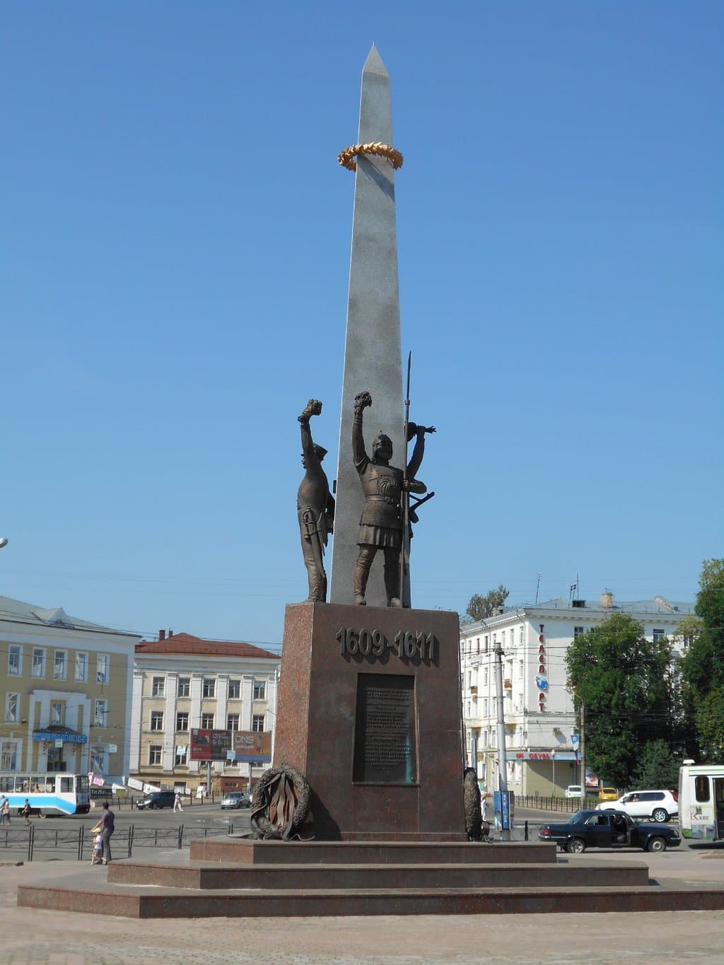 Памятник всем героям