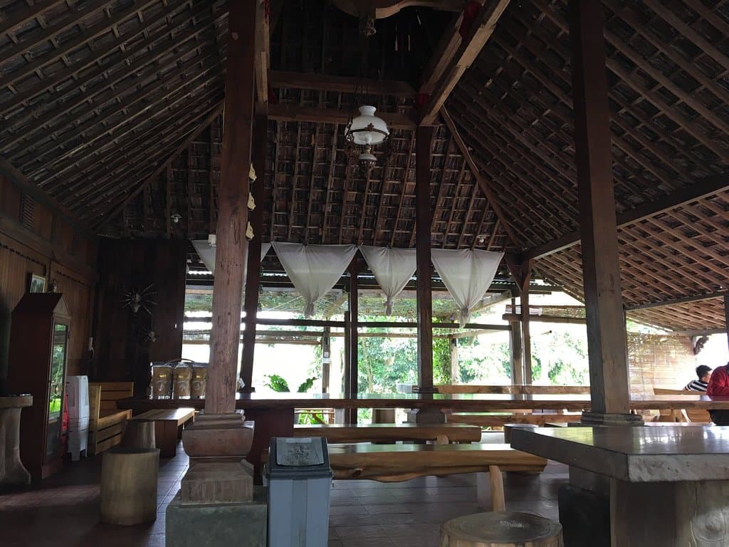 Very nice view!! Food is so so. When you come here the route will a bit rough, but the fresh air