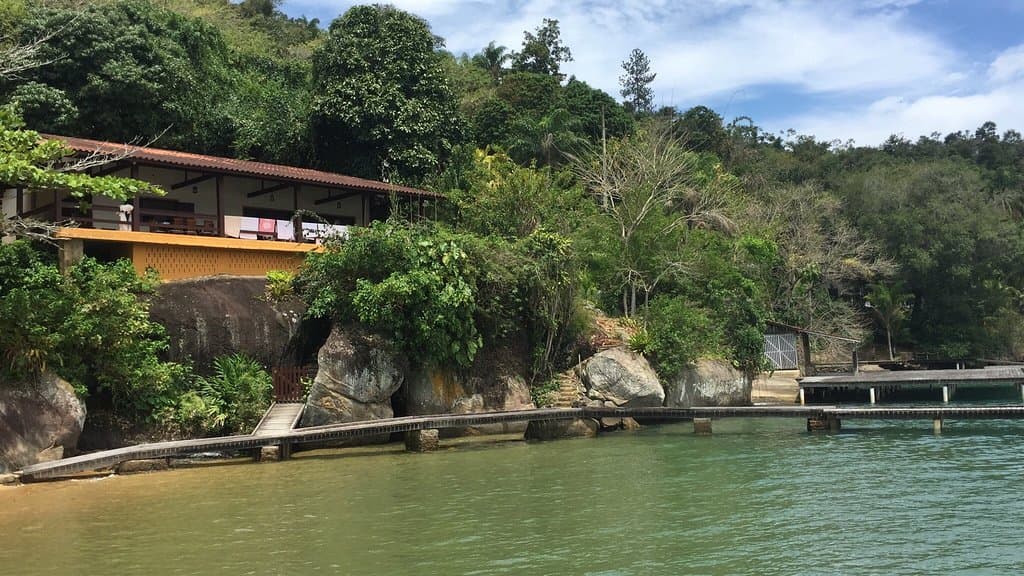 Praia do Bare, enseadinha calma com uma escolinha ativa! Ótima pra um mergulho sossegado! Com ca