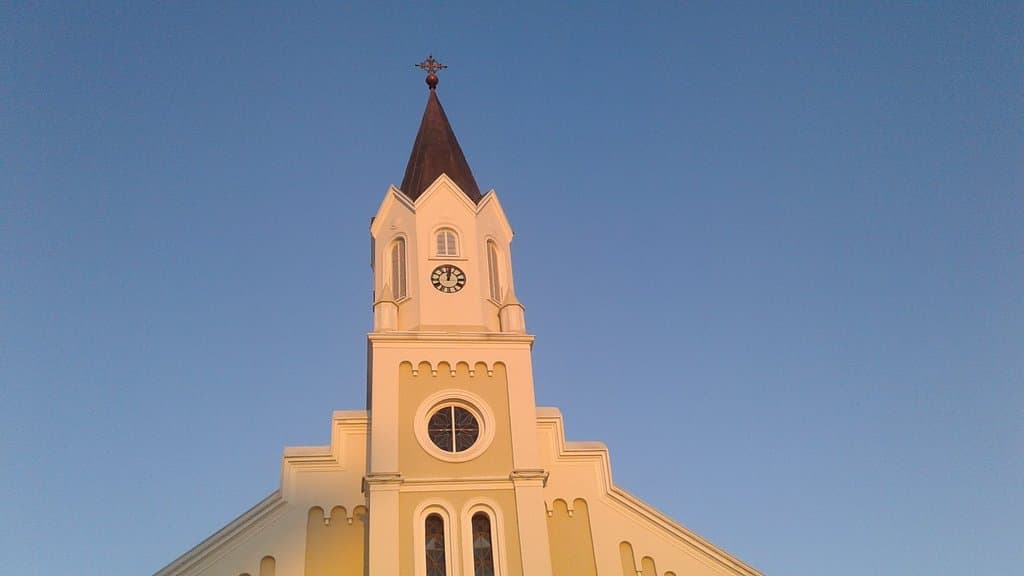A simpática Catedral de São José dos Pinhais