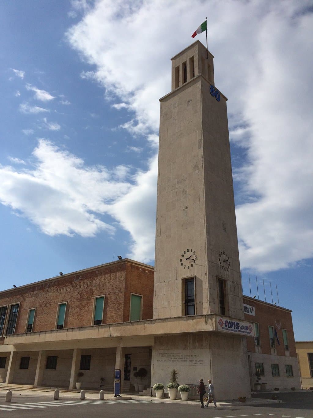 Torre civica nella Piazza del Comune di Sabaudia