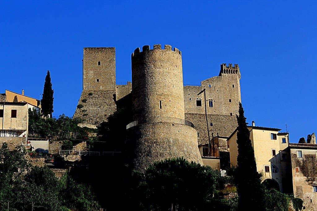 imponenza sul paese