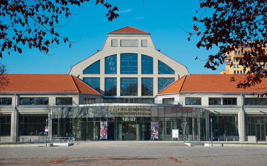 Blick auf den Haupteingang