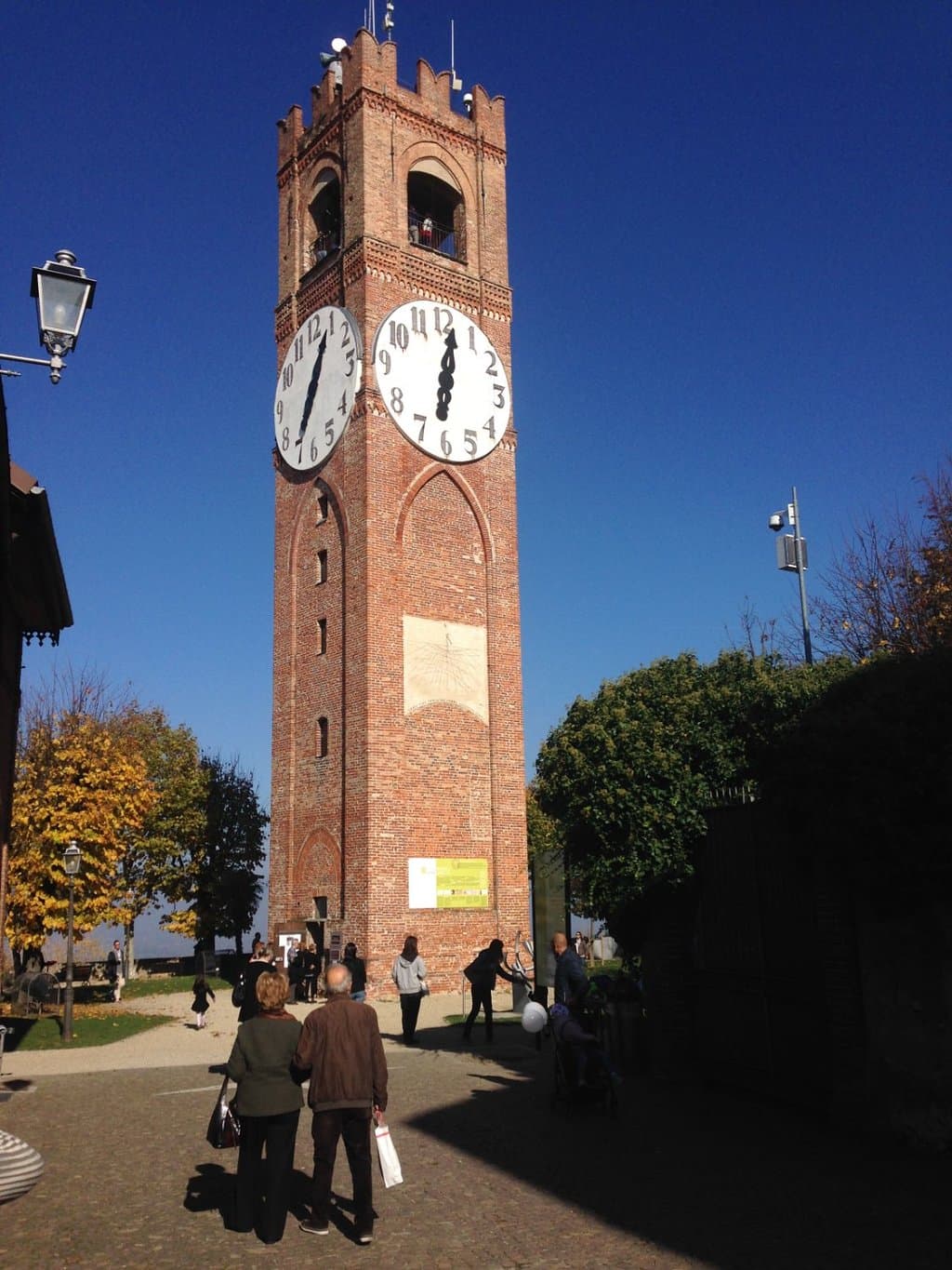 La torre con orologio ad una lancetta