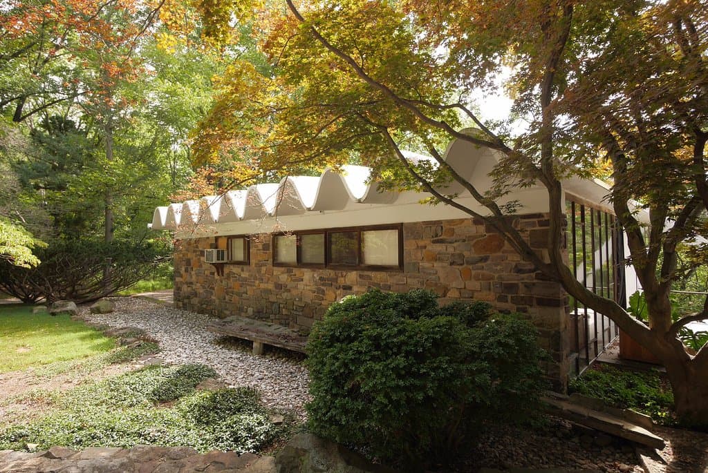 Kind of a Breuer-esque roof.