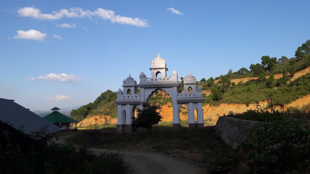 the main gateway to the temple....