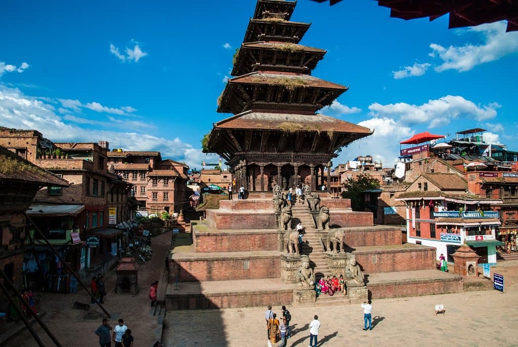 Il tempio di Nyatapola, visto dal ristorante a pagoda presente nella piazza