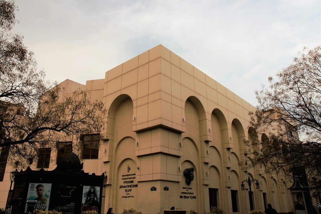 здание  театра 