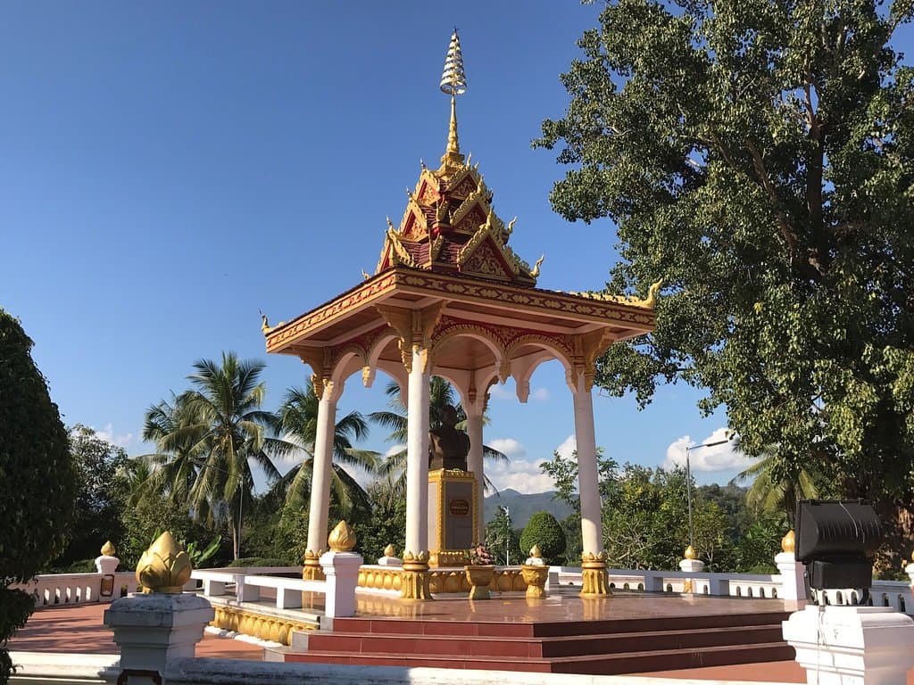 Kaysone Phomvihane Monument