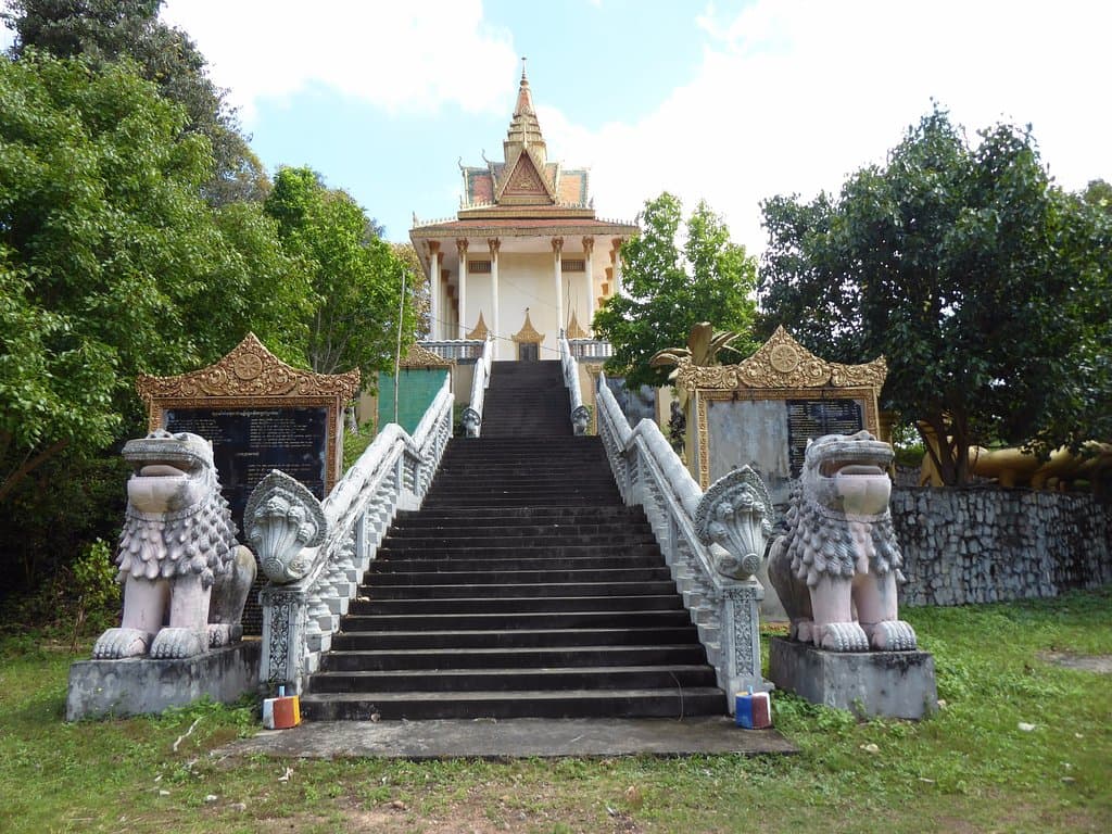 Samathi Pagoda seen from the plateau