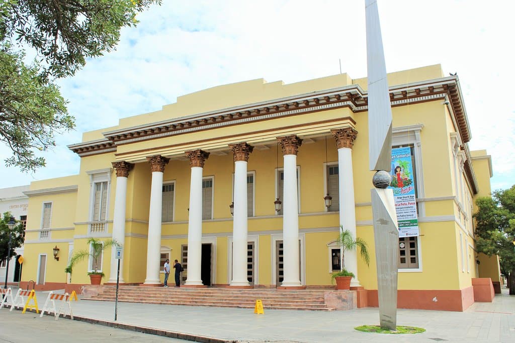 La Perla theatre