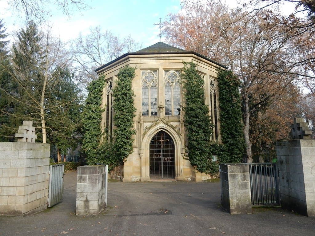 Entrance to the cemetery