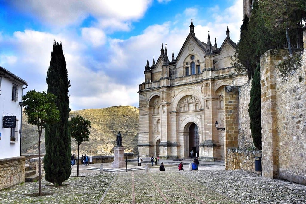 Royal Collegiate Church Santa María la Mayor