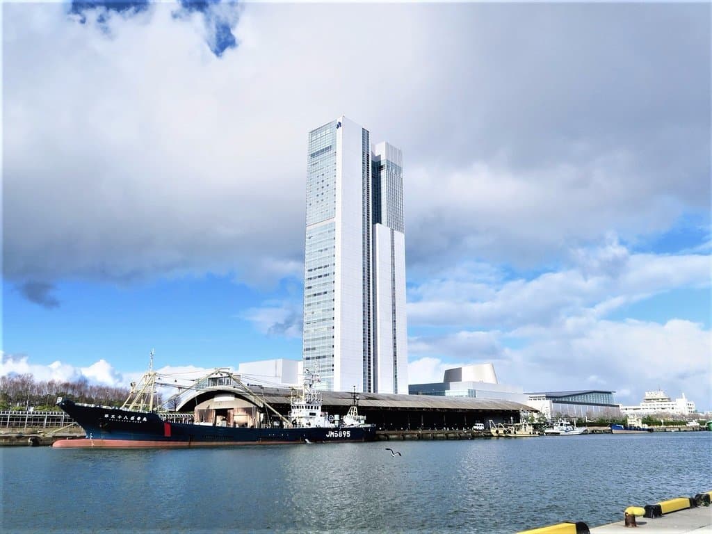 朱鷺メッセ外観