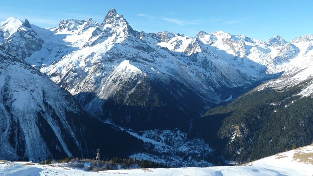 На уровне вершин...