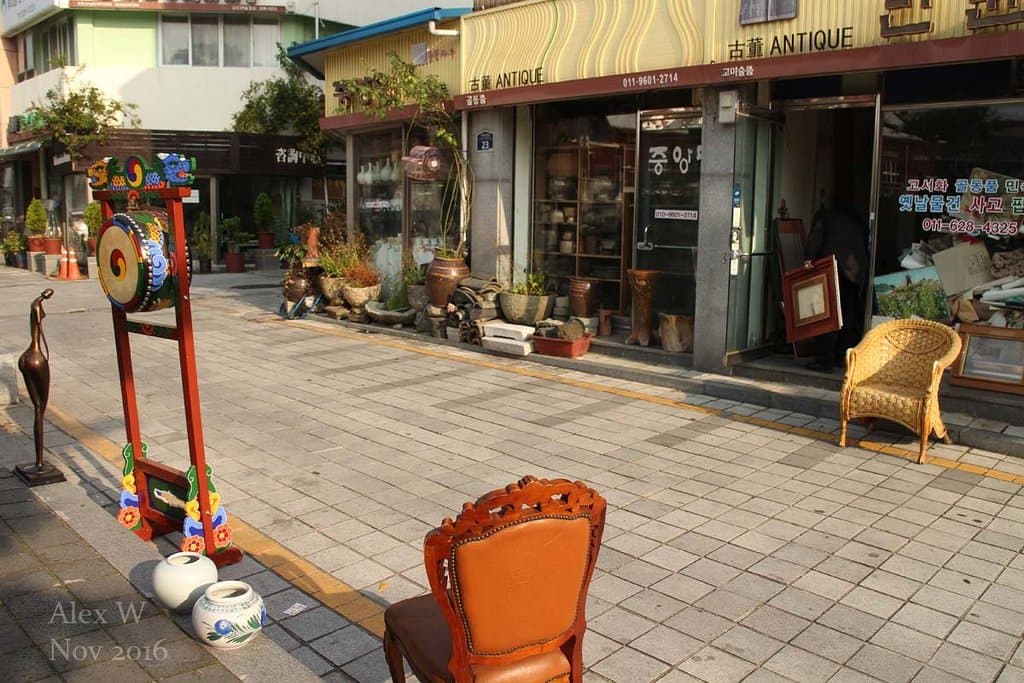 Junk posing as antiques