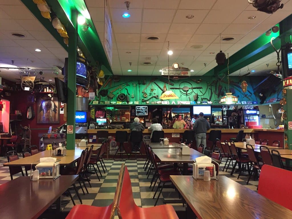 Mama Mia's Pizza & Free Original Mac Bridge Museum