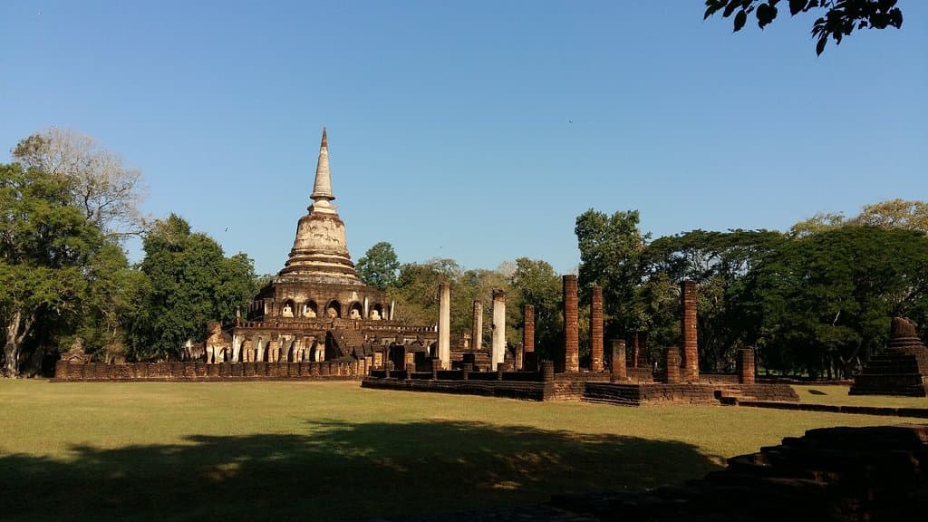 เป็นศิลปกรรมที่แปลก ไม่เคยเห็นที่วัดไหน น่าลองมาเยือนสักครั้ง อยู่ในอุทยานศรีสัชณาลัย