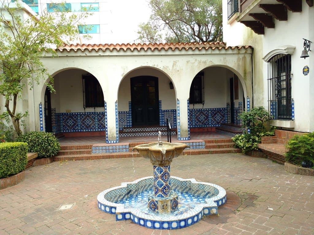 patio y fuente