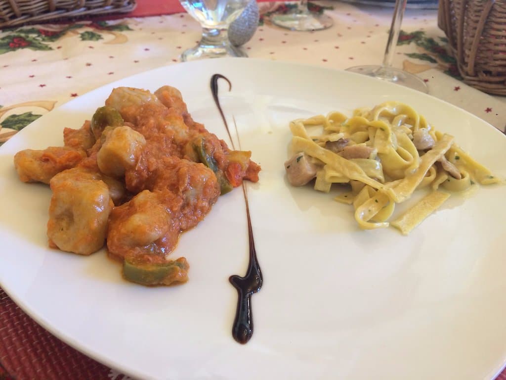 Gnocchi alla 'nduja e peperoni saltati, tagliatelle ai funghi porcini.. una delizia!!!