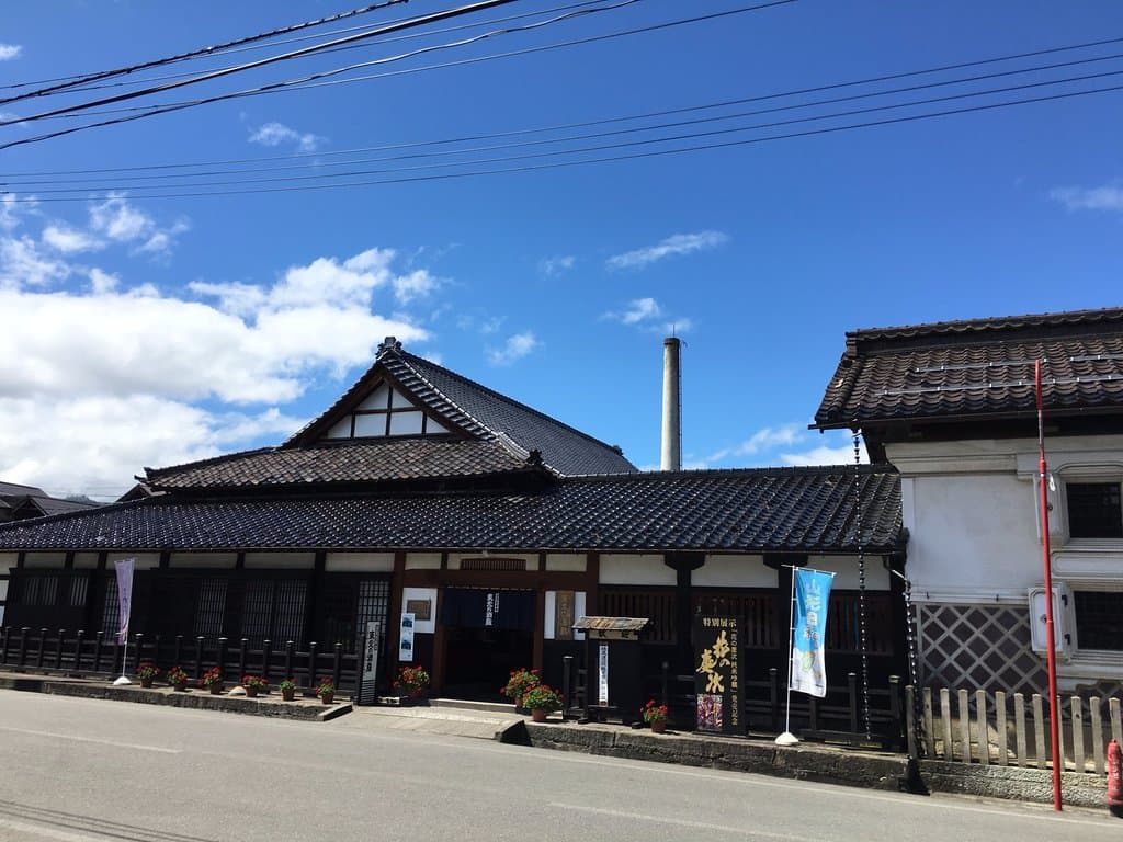 正面より。
