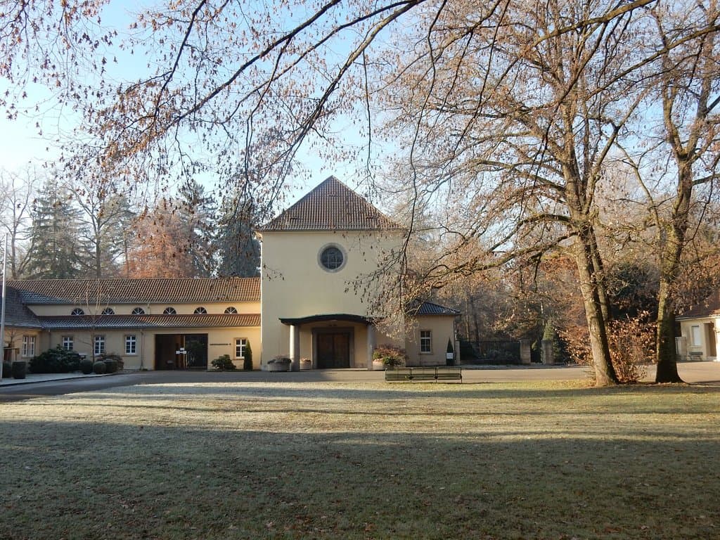 Entrance to the cemetery