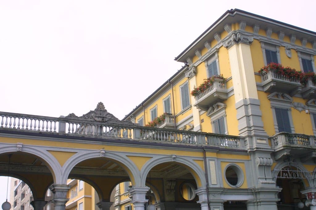 particolare della piazza