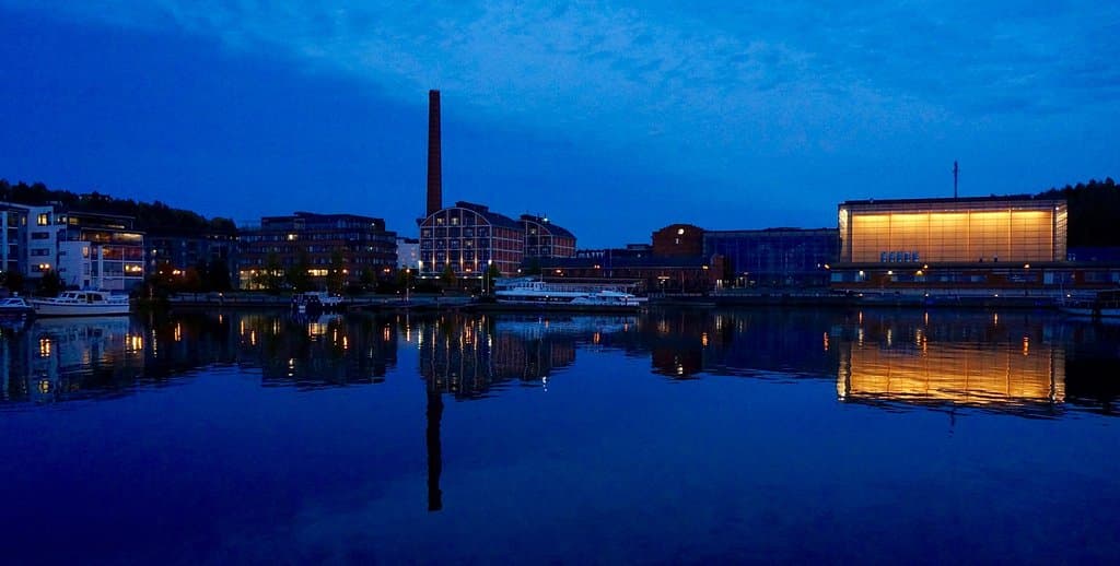 Sininen hetki Lahden satamassa