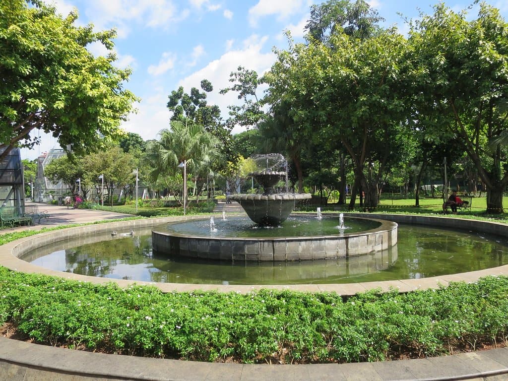 公園の噴水