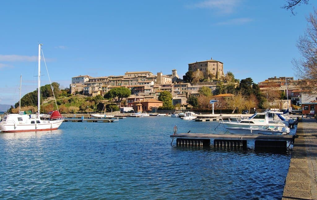 Il porticciolo sul Lago e Capodimonte