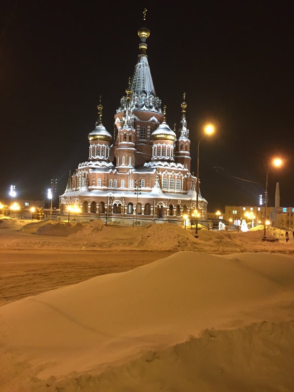 Izhik Mascot Monument