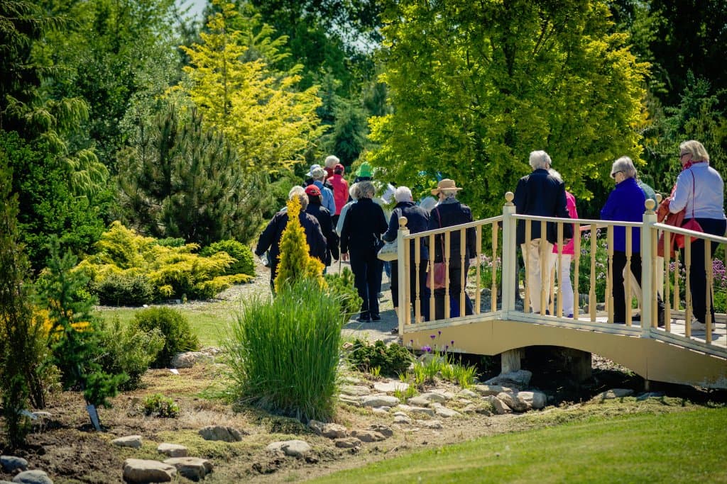 45 minute walking garden tours introduce six major gardens and their collections.