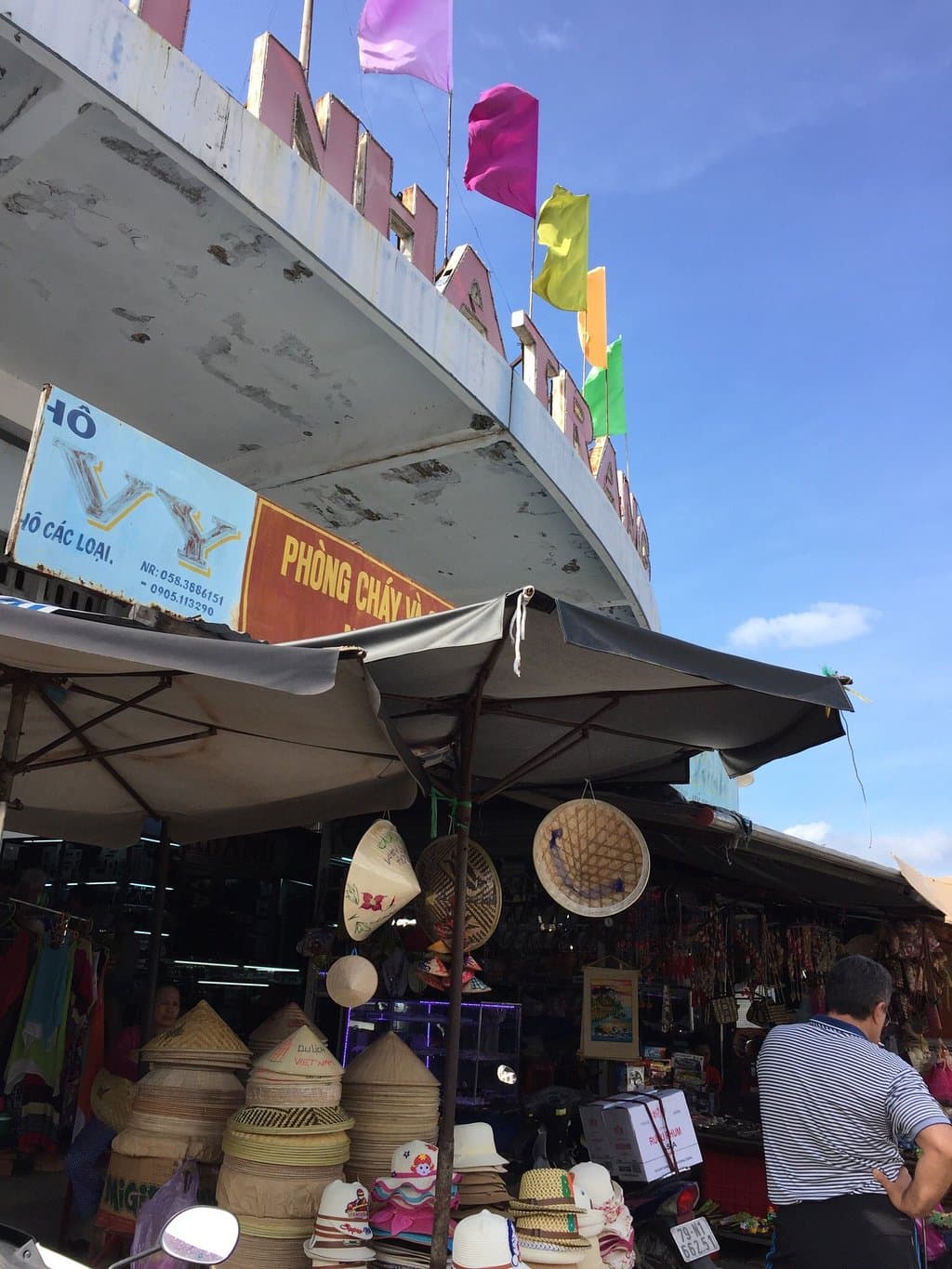 Dam Market