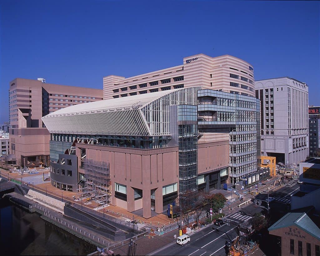 Museum is locating on the 7-8F of the shopping/office complex