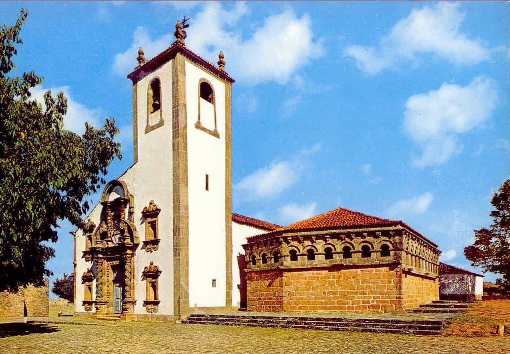 Domus Municipalis e igreja de Santa Maria