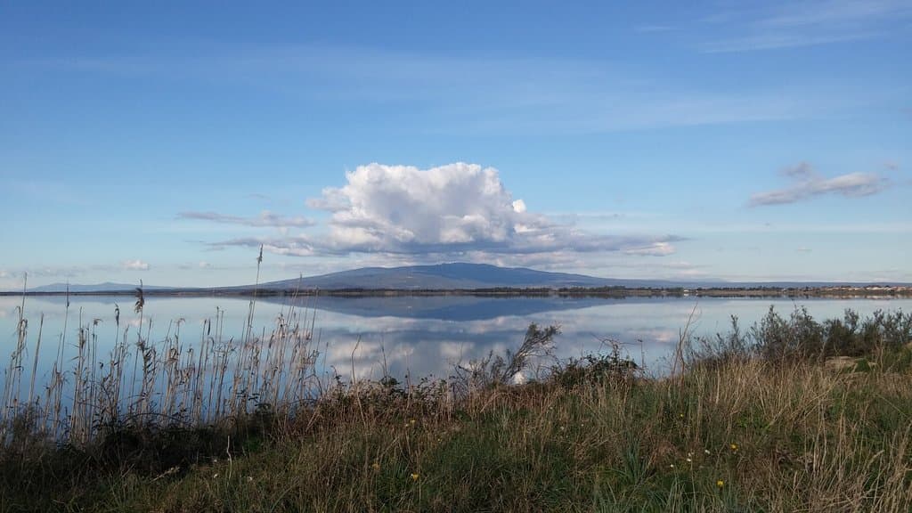 il Montiferru che si specchia nello stagno