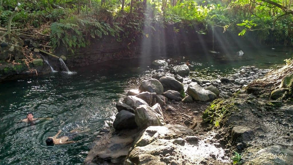 Semakin pagi, semakin puas menikmati sejuknya blue lagoon.