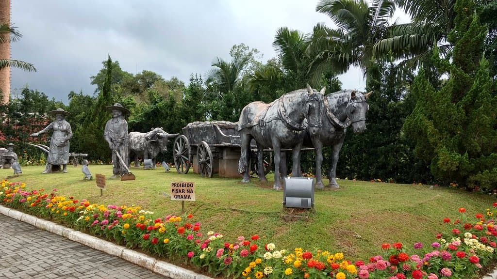 lindo monumento aos imigrantes 2