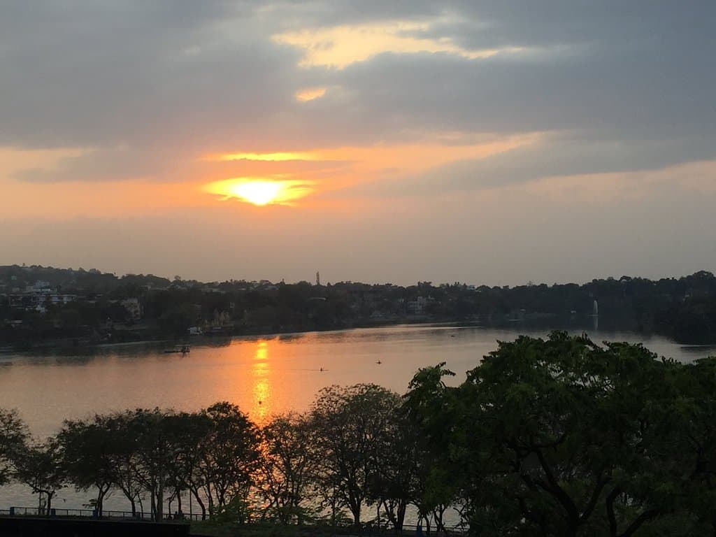 Beautiful Glorious view of the lake amid clouds.
