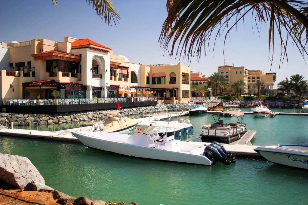 Abu Dhabi: Qaryat Al Beri قرية البري